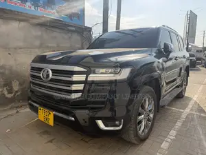Toyota Land Cruiser 2025 Black