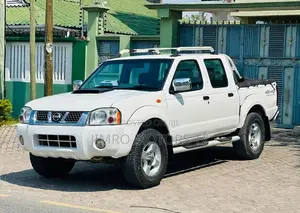 Nissan Hardbody 2015 White