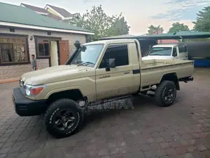 Toyota Land Cruiser 2016 Gold