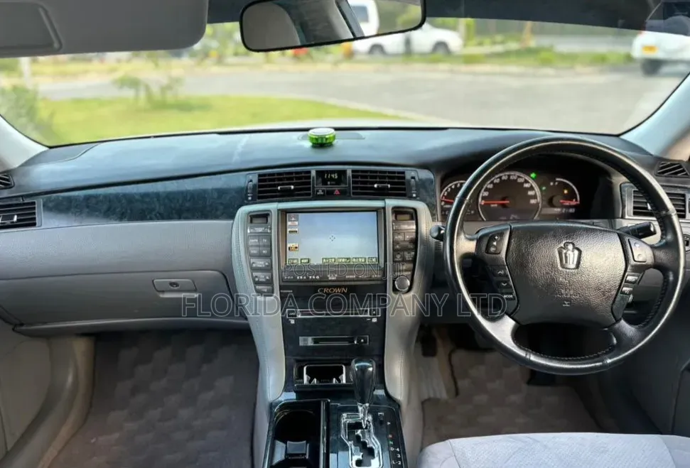 Toyota Crown Royale 2005