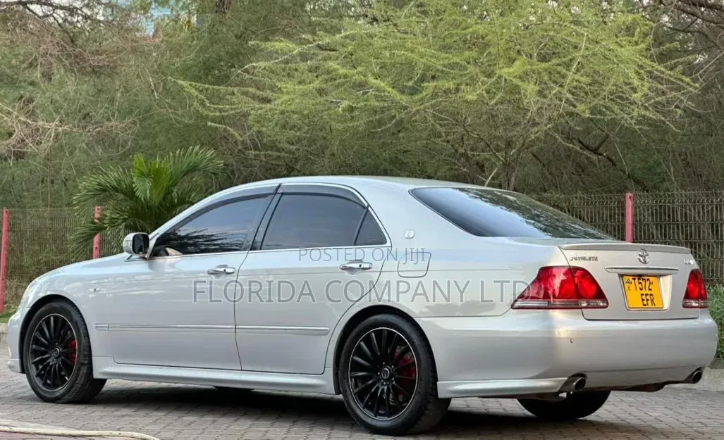 Toyota Crown Royale 2005