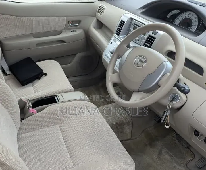Toyota Rumion 1.5 FWD 2023 Gold
