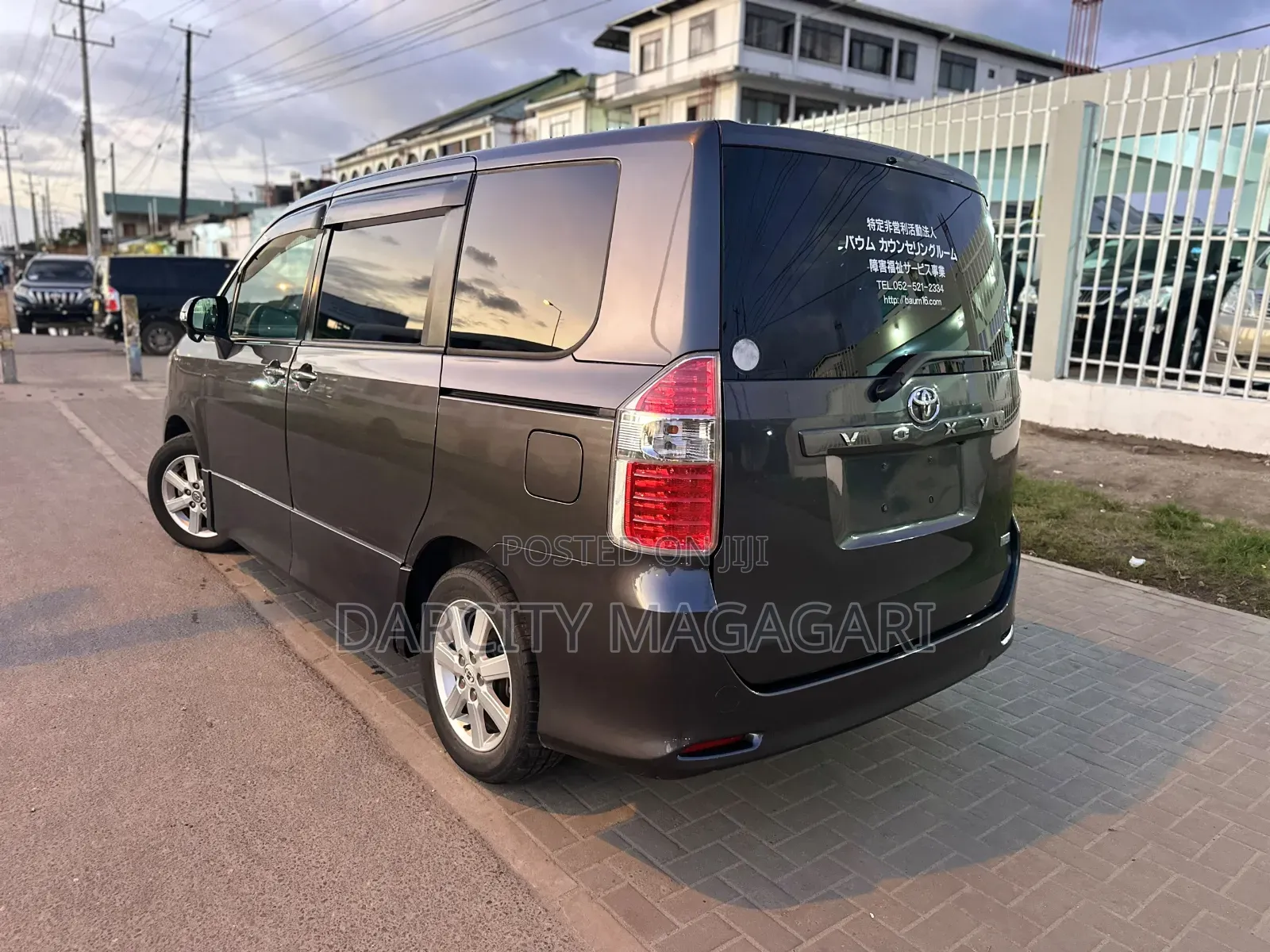 Toyota Noah 2009
