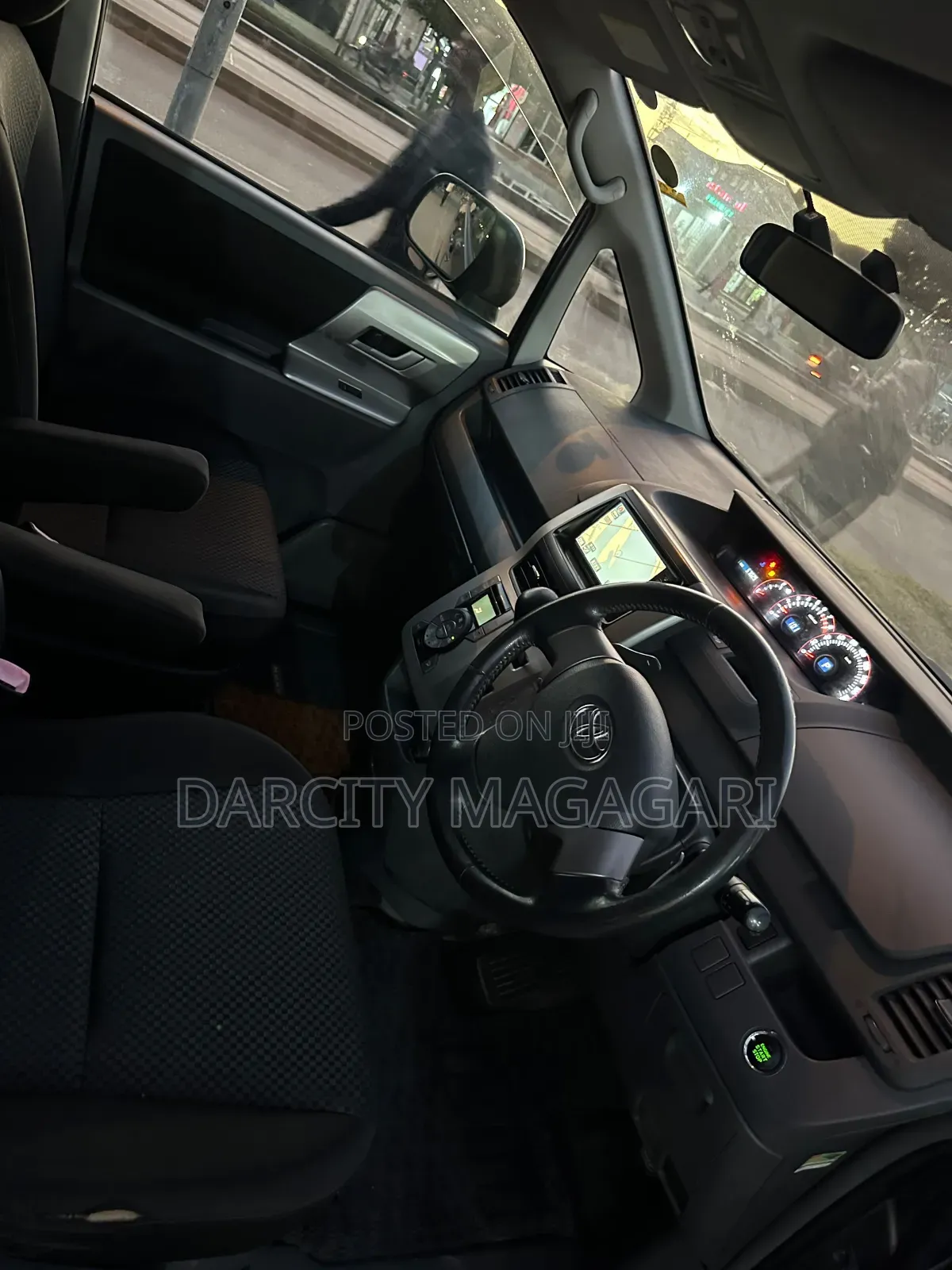 Toyota Noah 2009