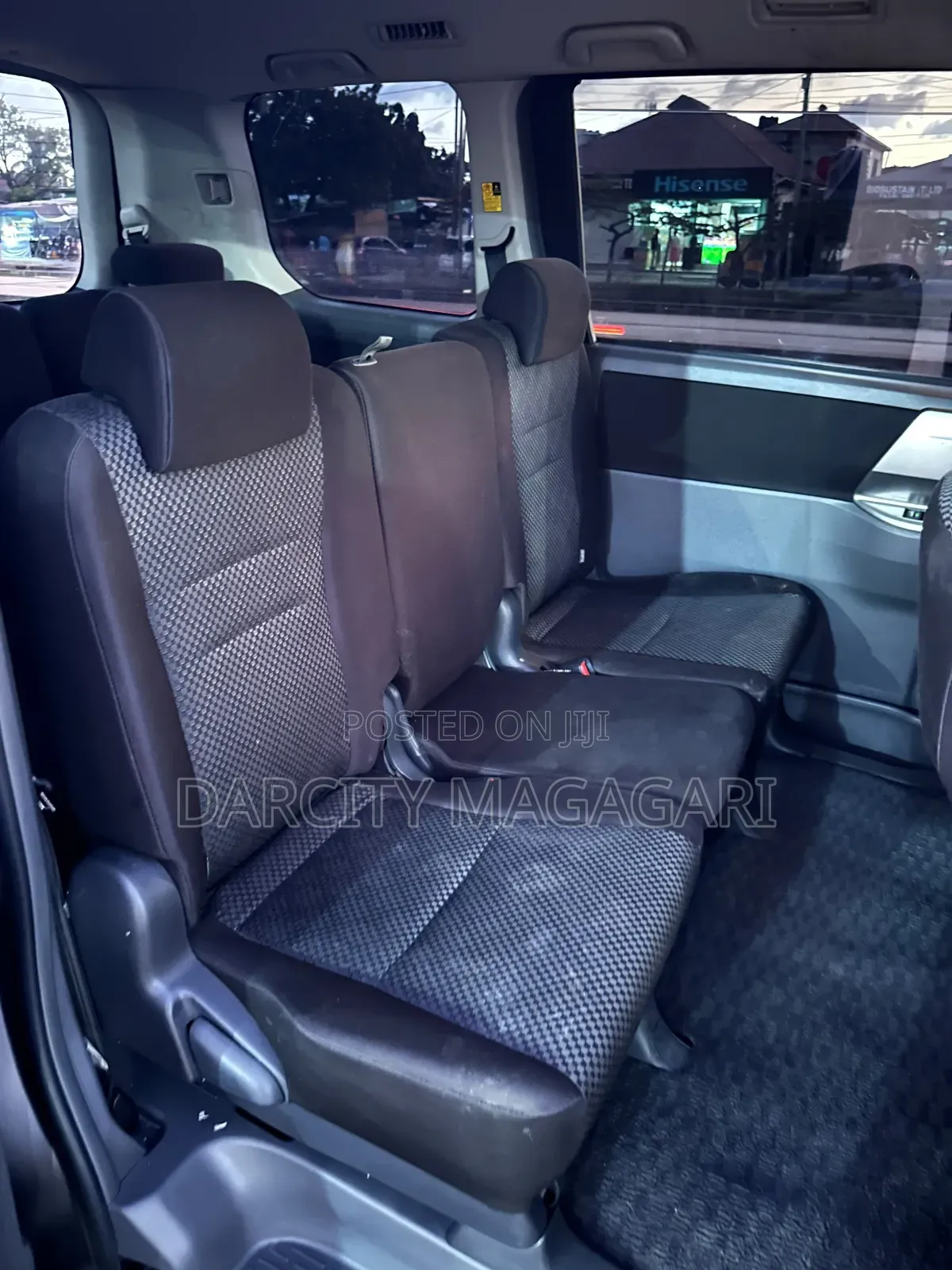 Toyota Noah 2009