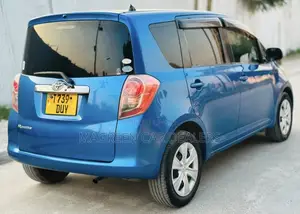 Toyota Ractis 2010 Blue