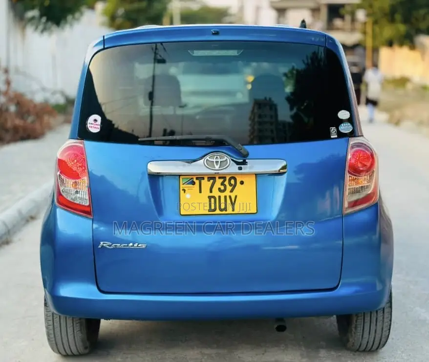 Toyota Ractis 2010 Blue