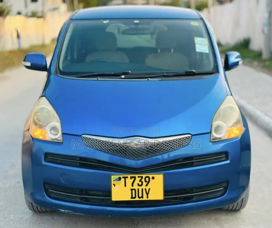 Toyota Ractis 2010 Blue