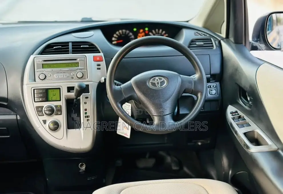 Toyota Ractis 2010 Blue