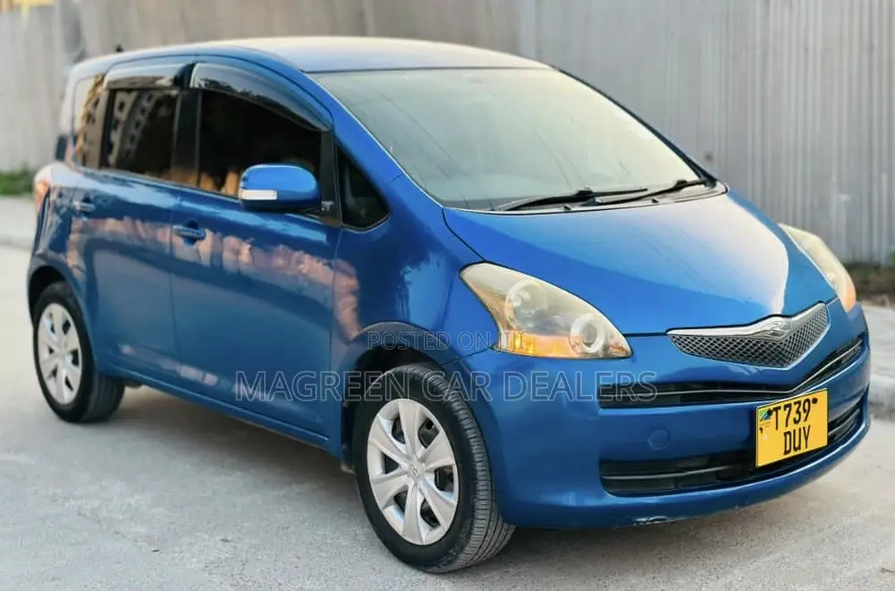 Toyota Ractis 2010 Blue