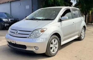 Toyota IST 2004 Silver