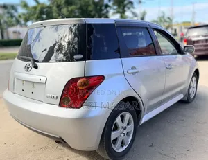 Toyota IST 2004 Silver