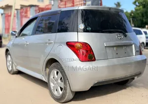 Toyota IST 2004 Silver