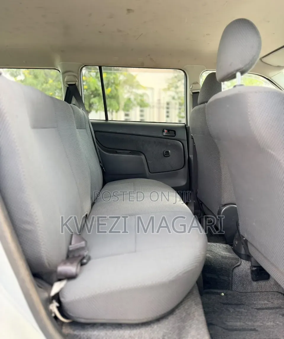 Toyota Succeed 2004 Silver