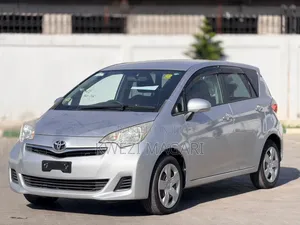 Toyota Ractis 2010 Silver