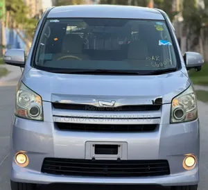 Toyota Noah 2008