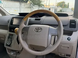 Toyota Noah 2008