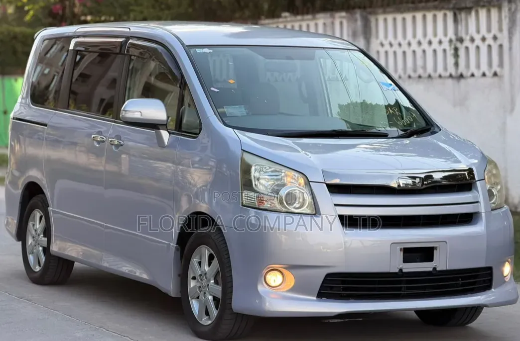 Toyota Noah 2008