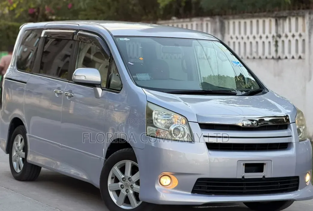 Toyota Noah 2008