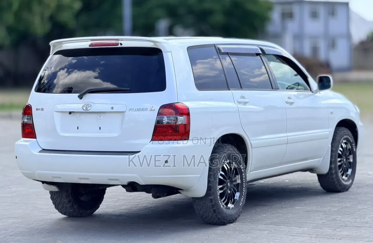 Toyota Kluger 2005 White