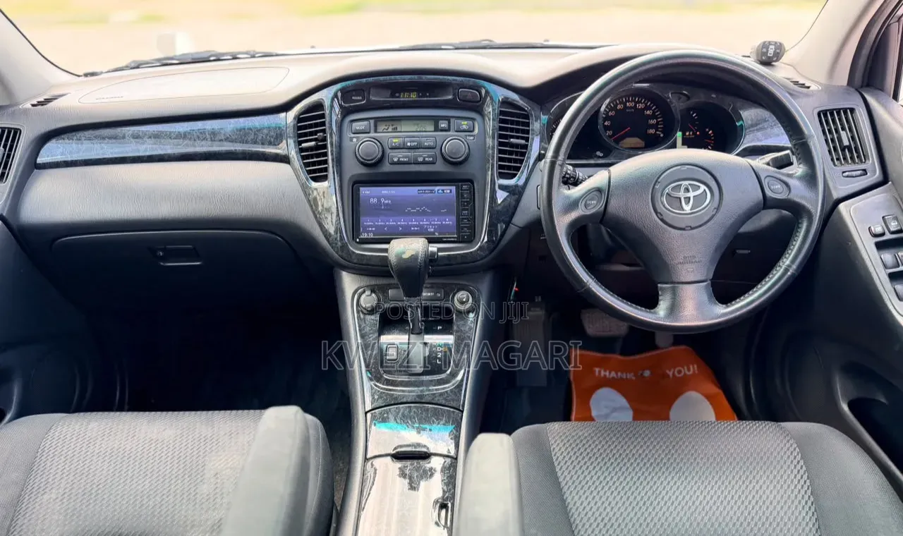 Toyota Kluger 2005 White