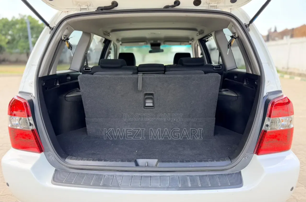 Toyota Kluger 2005 White