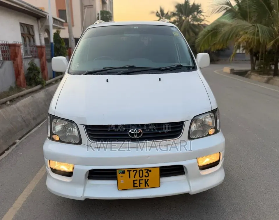 Toyota Noah 2001 White