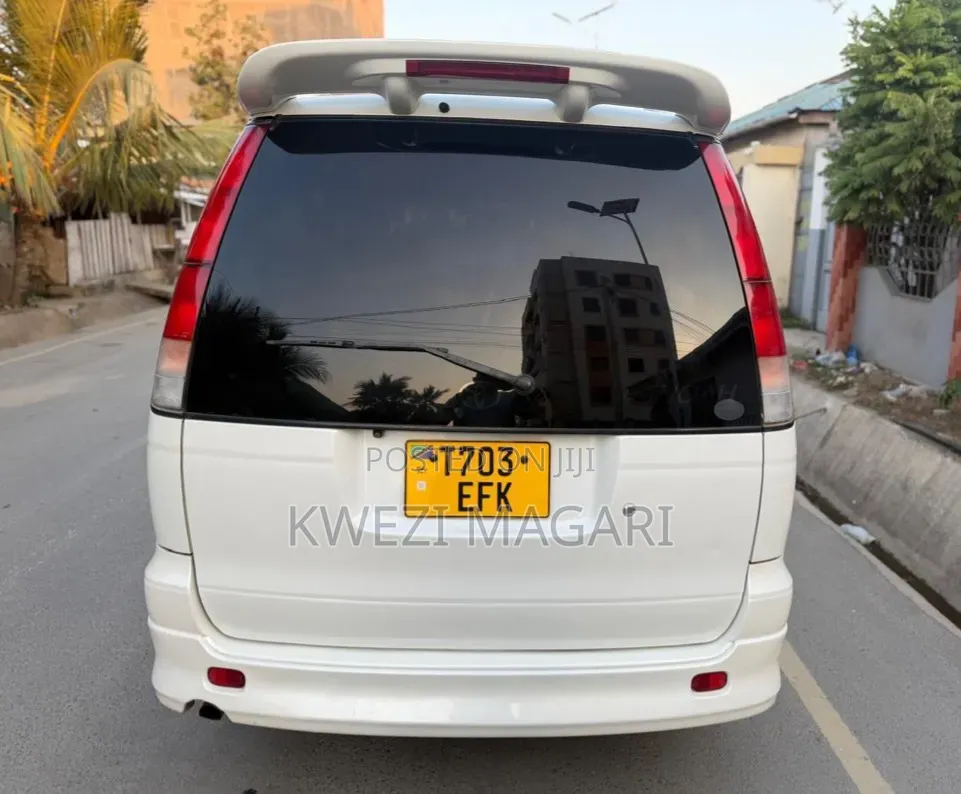 Toyota Noah 2001 White