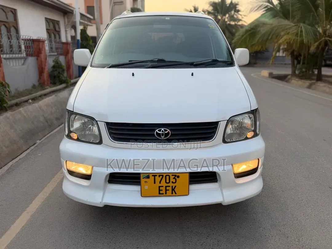 Toyota Noah 2001 White