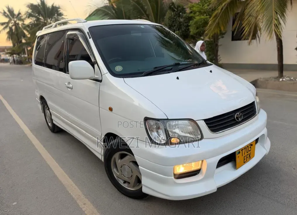 Toyota Noah 2001 White