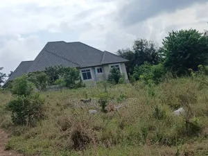 Kiwanja Kizuri Sana Kinauzwa