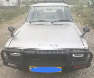 Nissan Sunny 2000 Gray