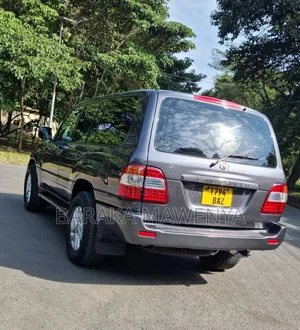 Toyota Land Cruiser 2003 Gray