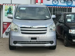 Toyota Noah 2009 Silver
