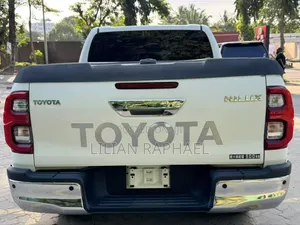 Toyota Hilux 2021 White