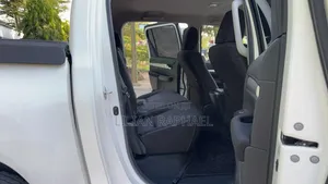 Toyota Hilux 2021 White