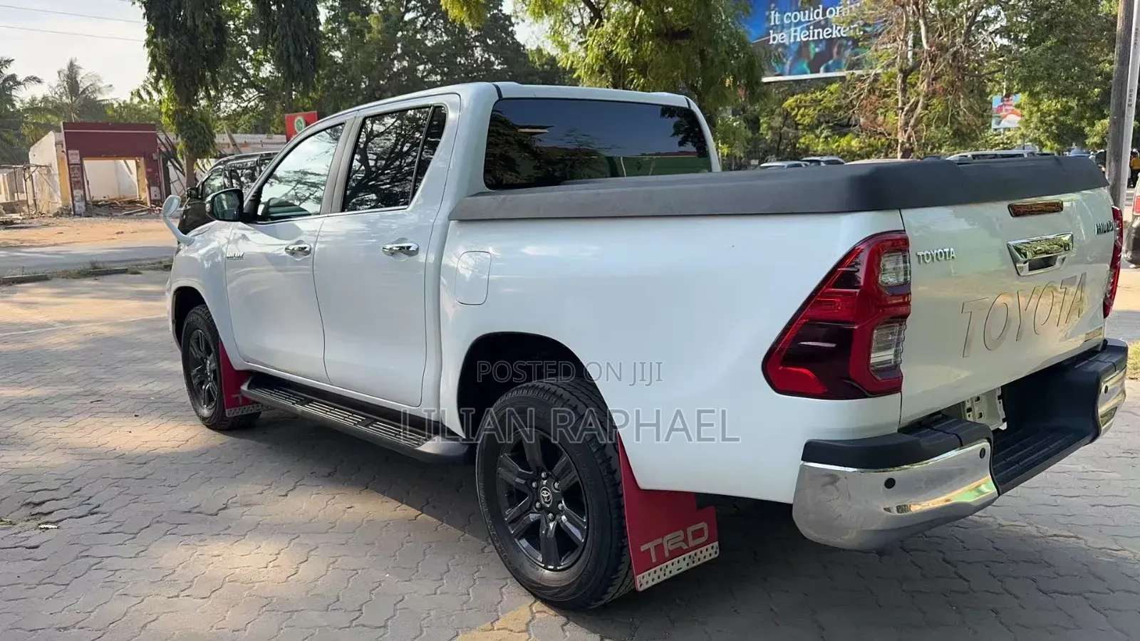 Toyota Hilux 2021 White
