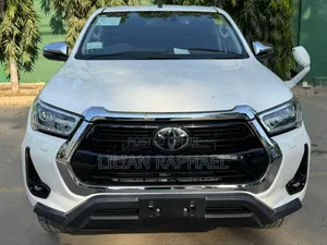 Toyota Hilux 2021 White