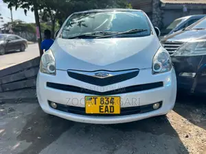 Toyota Ractis 2005 Pearl