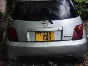 Toyota IST 2004 Silver