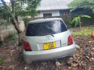 Toyota IST 2004 Silver