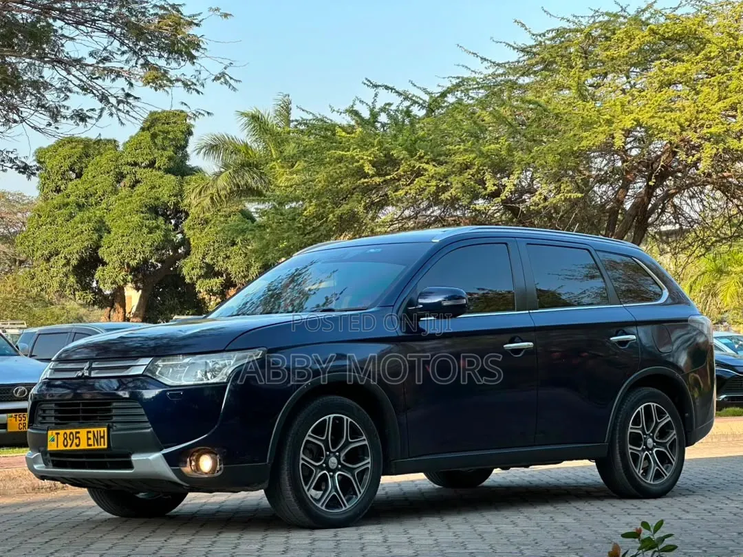 Mitsubishi Outlander 2015 Black