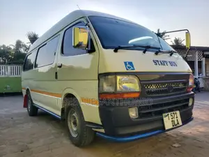Toyota HiAce 2002 White