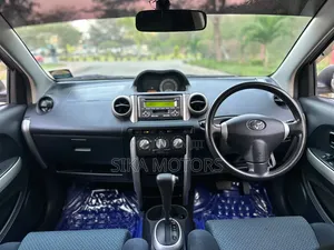 Toyota IST 2006 Gold