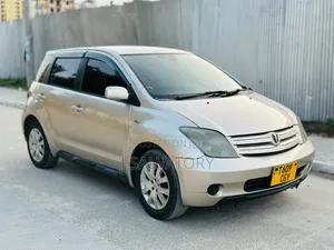 Toyota IST 2003 Gold