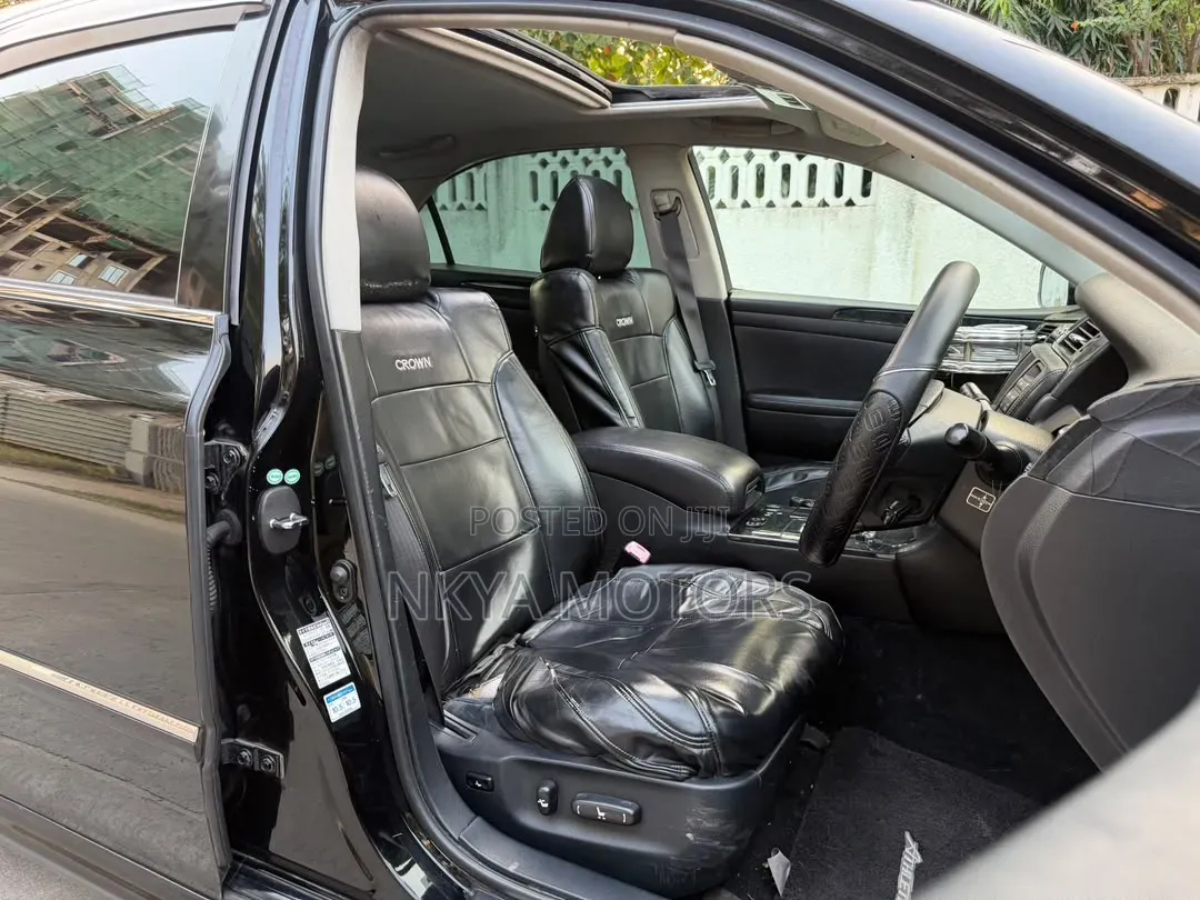 Toyota Crown 2006 Black