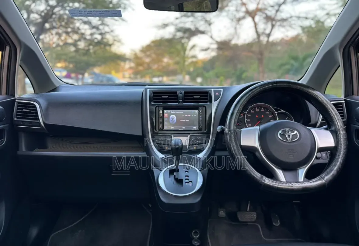 Toyota Ractis 2015 Gray