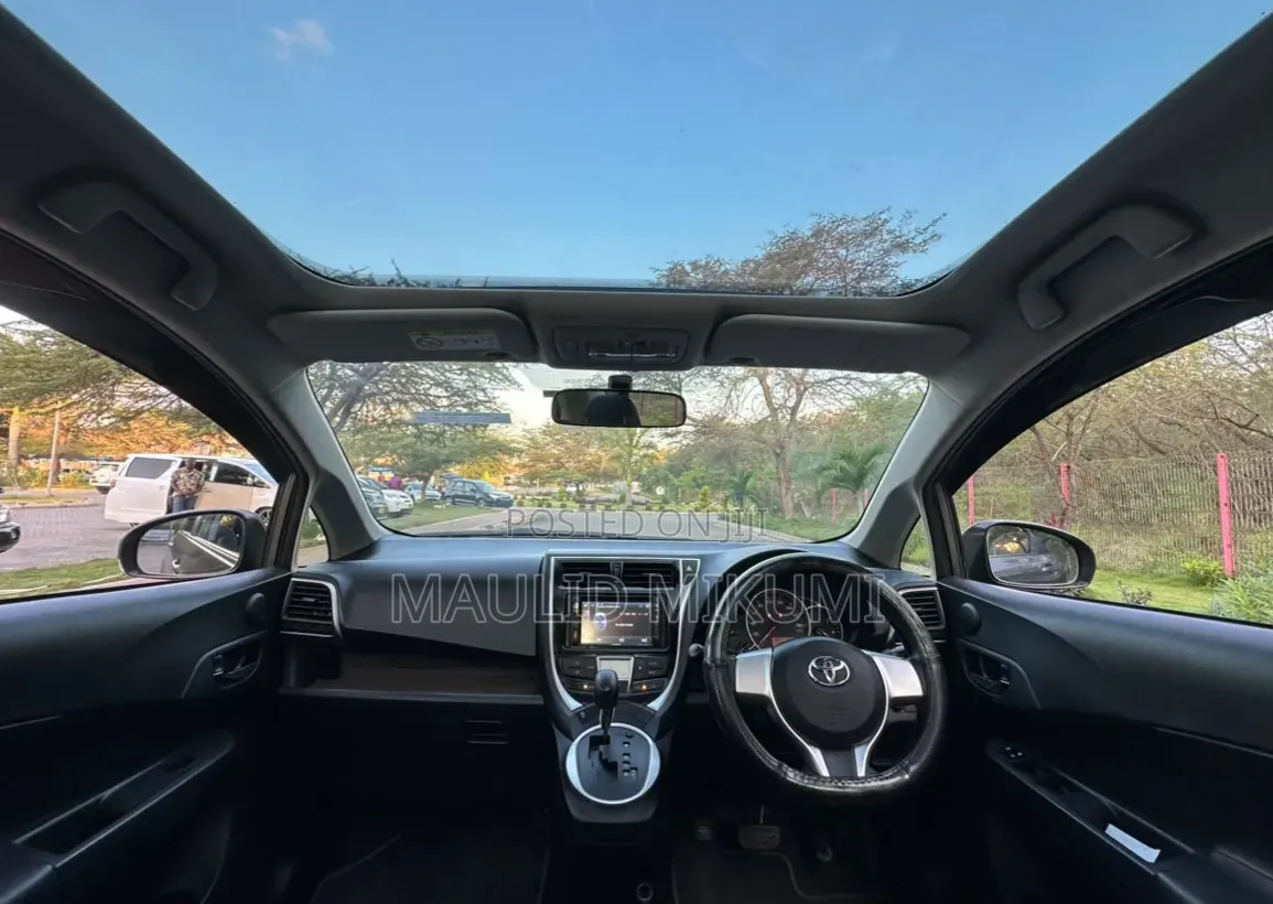 Toyota Ractis 2015 Gray