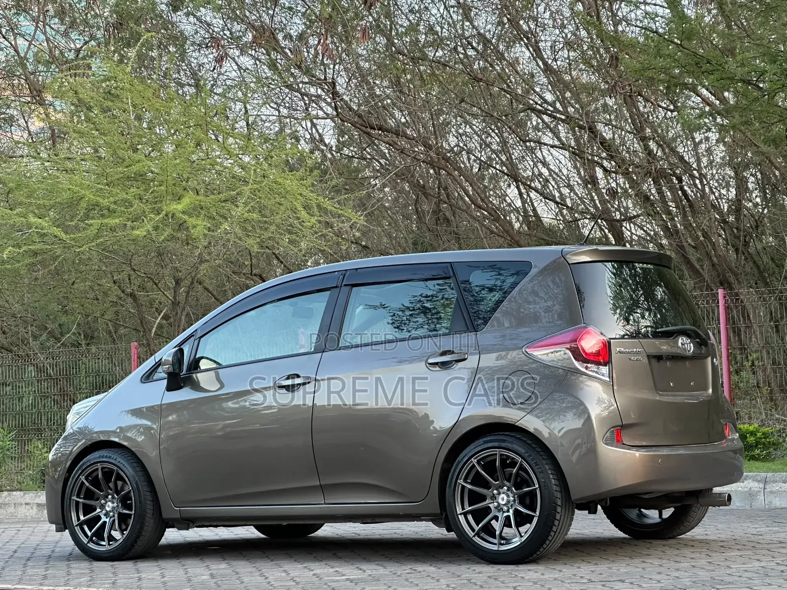 Toyota Ractis 2015 Gray