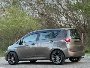 Toyota Ractis 2015 Beige